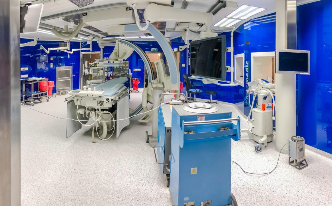 Dekontaminacja sali operacyjnej najskuteczniejszą technologią przy wykorzystaniu nadtlenku wodoru